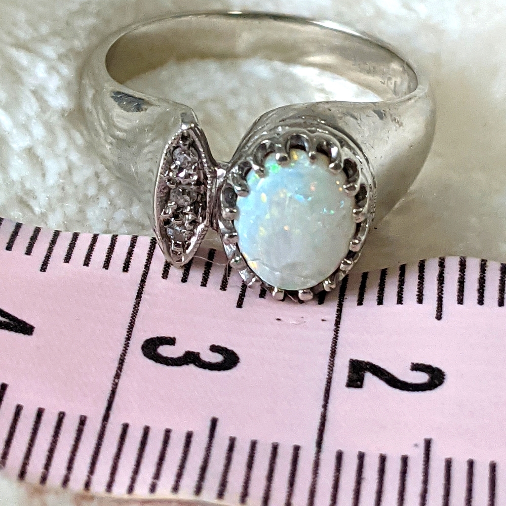 10K White Gold Vintage Diamond and Opal Ri… - Picture 5 of 9